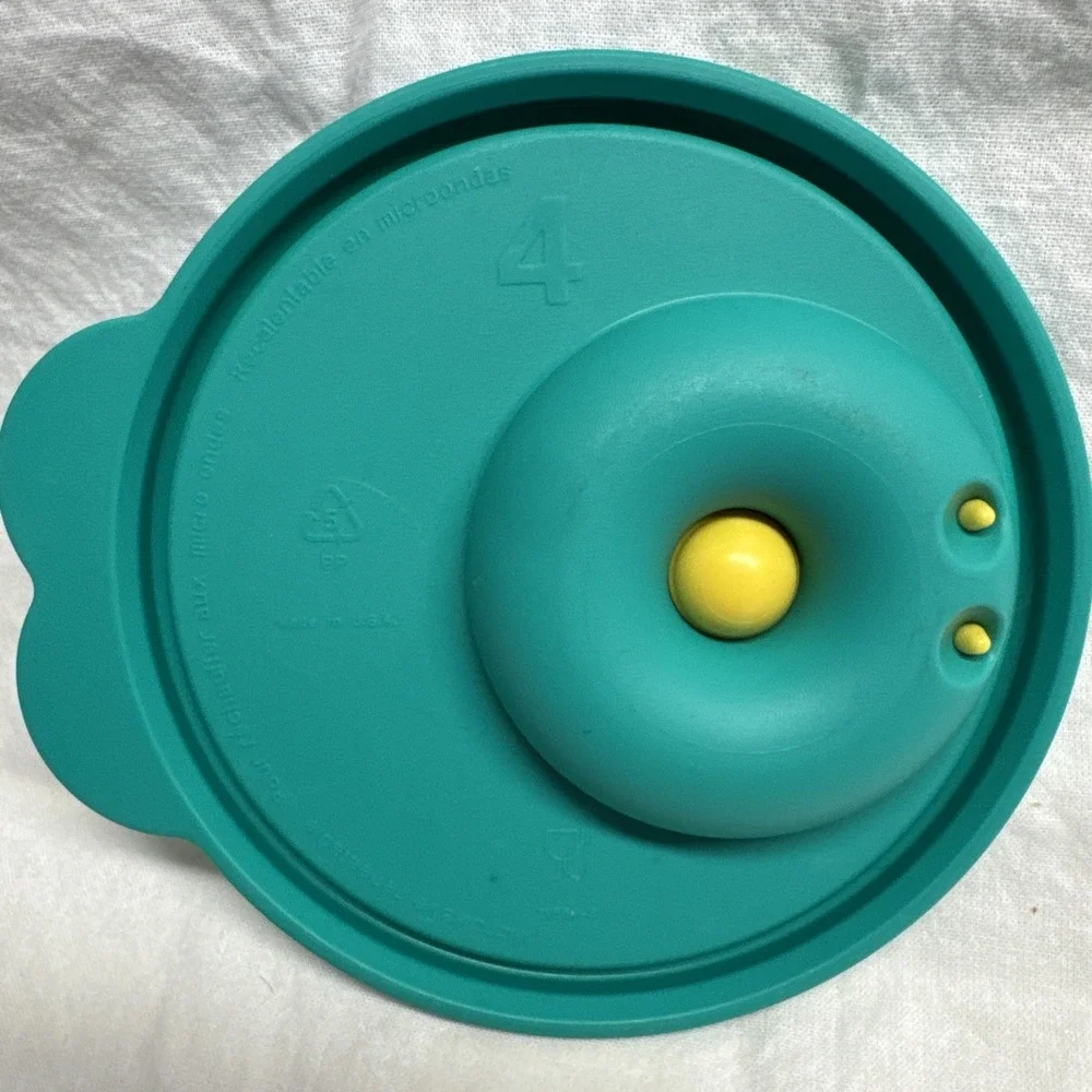 Tupperware Rock N Serve Vented Replacement‎ Seal/Lid #3156A Green